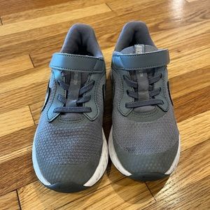 Nike revolution kids size 13 (little kids)